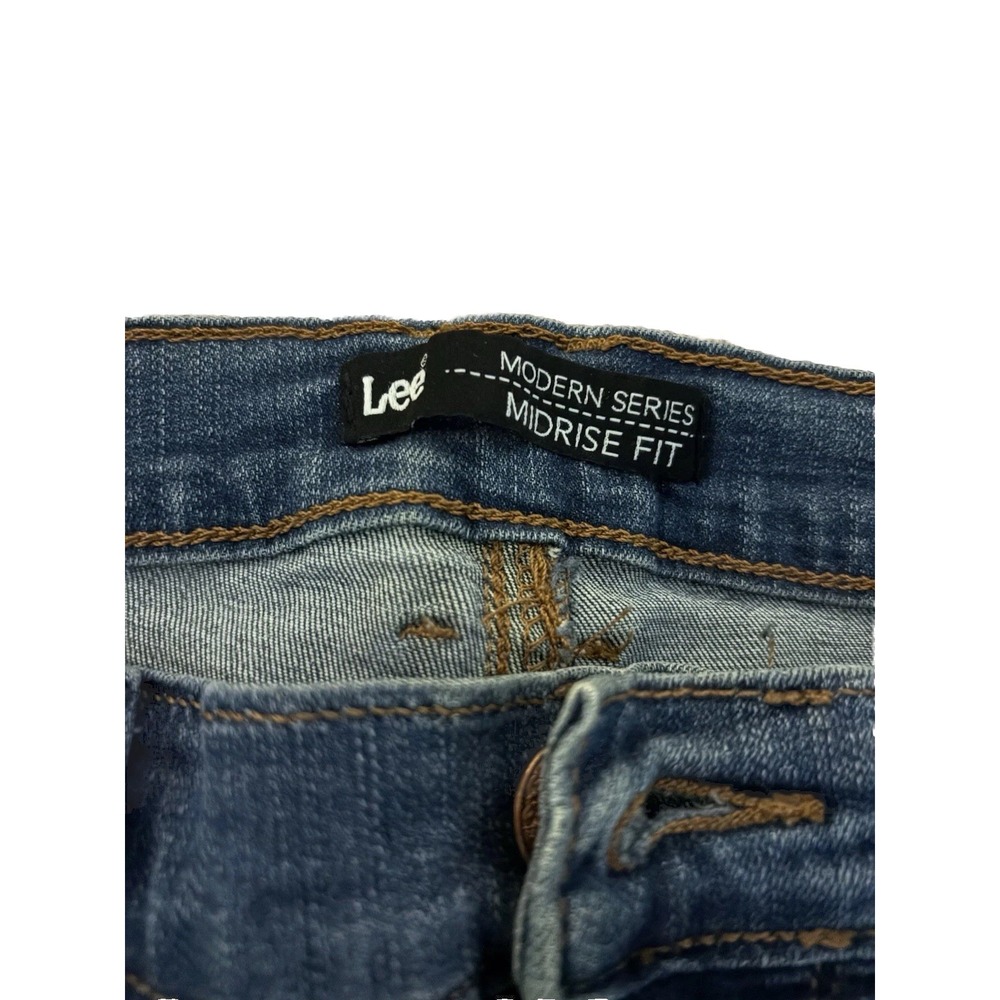 Lee Womens  Waist 30 In Mid Rise 8.5‎ Cuffed Bermuda Denim Shorts Modern Series - Picture 3 of 4